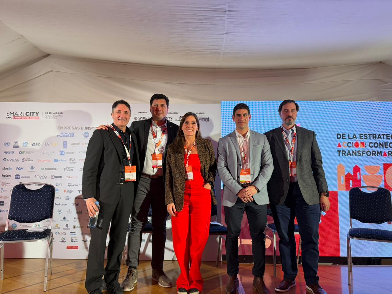 Sergio Mastrogiovanni and four panelists (Hernán Contreras, Ana Carina Rodríguez, Lucas Mathé, Nicolás Ramos) in front of the SCESDE26 sponsor backdrop.